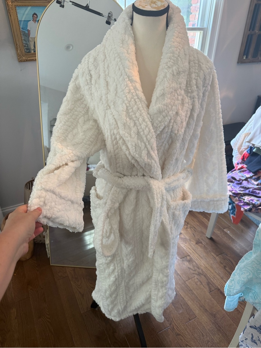 Room Service COZY SOFT Plush Shawl Collar White Fuzzy Robe with Belt Size XL